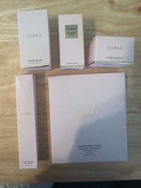 FEMMUE Aurora Dewy Mask & Skincare Set - Pale Pink